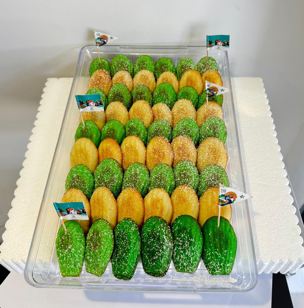 Madeleine plate for occasions, 50 pieces